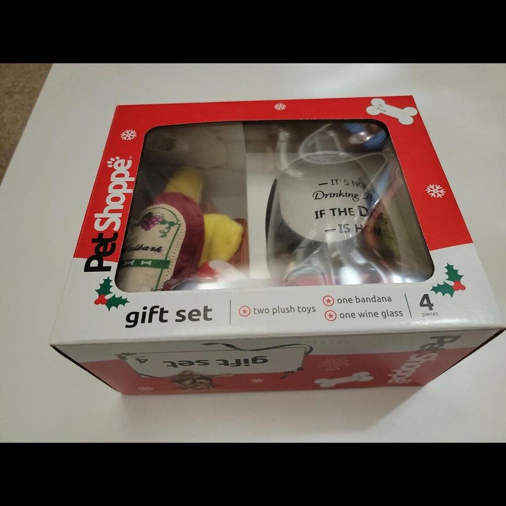 Pet Shoppe 4 Piece Christmas Gift Set  2 Plush Toys 1 wine glass Bandana New